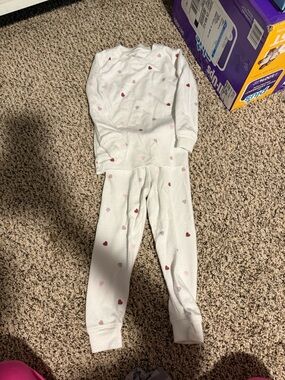 Kids White Heart-Print Pajama Set - Long Sleeve & Pants 2T